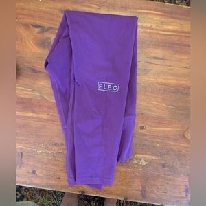 Size large Fleo leggings EUC